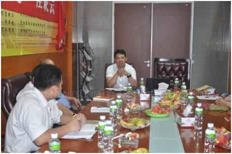 支部委員趙海發(fā)言:強調(diào)“兩學一做”在民營企業(yè)發(fā)展中的重要性