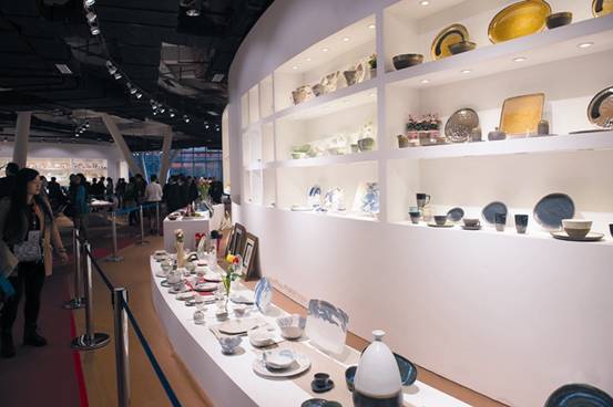 中國陶瓷藝術(shù)展暨首屆湖南（醴陵）陶瓷博覽會(huì)在醴陵世界陶瓷藝術(shù)城舉行
