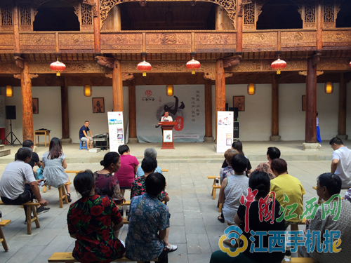“景德鎮(zhèn)陶瓷文化淺析”為主題的小巷講堂現(xiàn)場(chǎng)