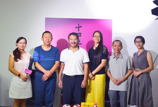 柳朝陽與采訪組成員合影